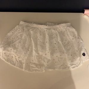 Eyelet bandeau top